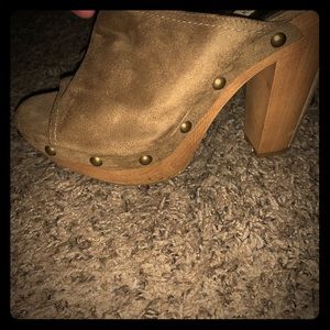 Studded simply Vera wang heels